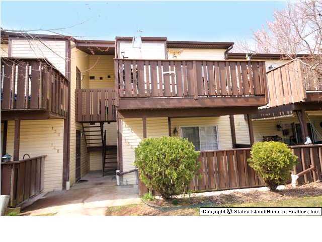 136 Timber Ridge Drive Staten Island, NY 10306 - Photo 1 of 13 Primary Photo
