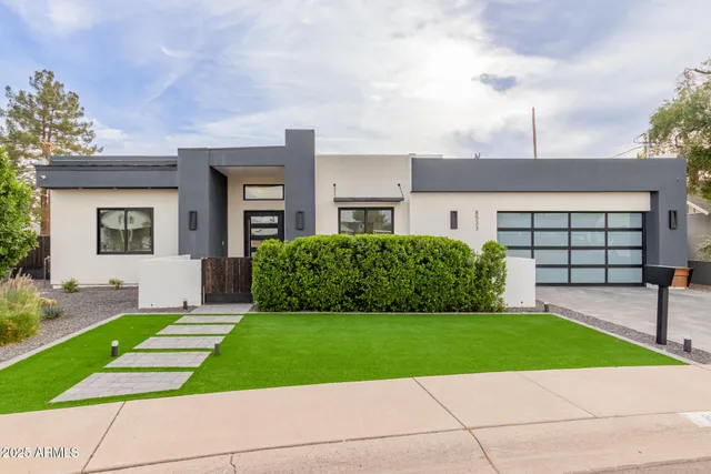 a view of a back yard of the house