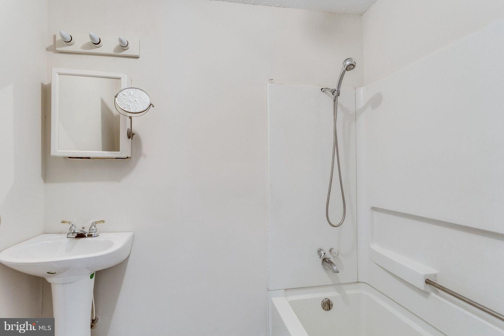 9204 Dangerfield Road Clinton, MD 20735 - Photo 17 of 28 Bath