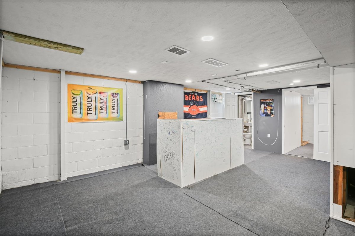 8 University Court Normal, IL 61761 - Photo 13 of 19 a view of a livingroom with an empty space