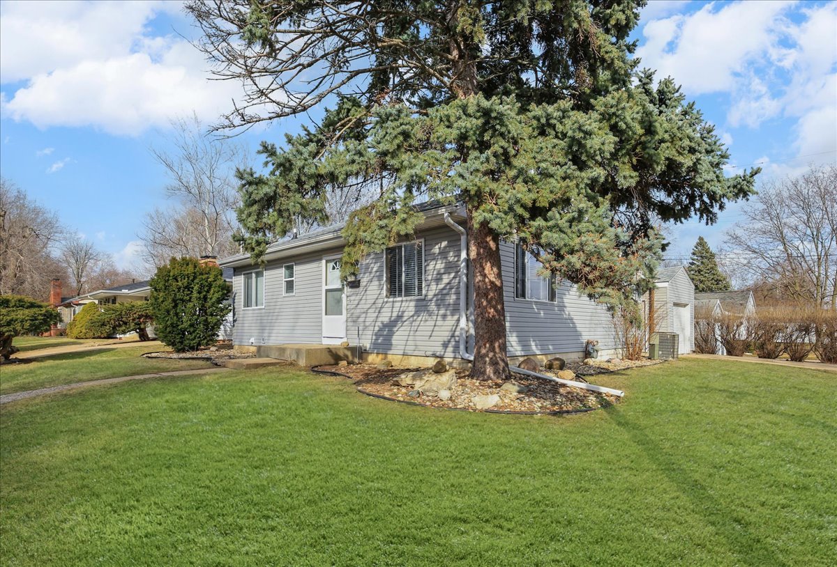 8 University Court Normal, IL 61761 - Photo 2 of 19 a view of a backyard with table and chairs and a tree