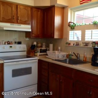 20 A Amesbury Road Whiting, NJ 08759 - Photo 4 of 13 Amesbury - Kitchen 2.jpg