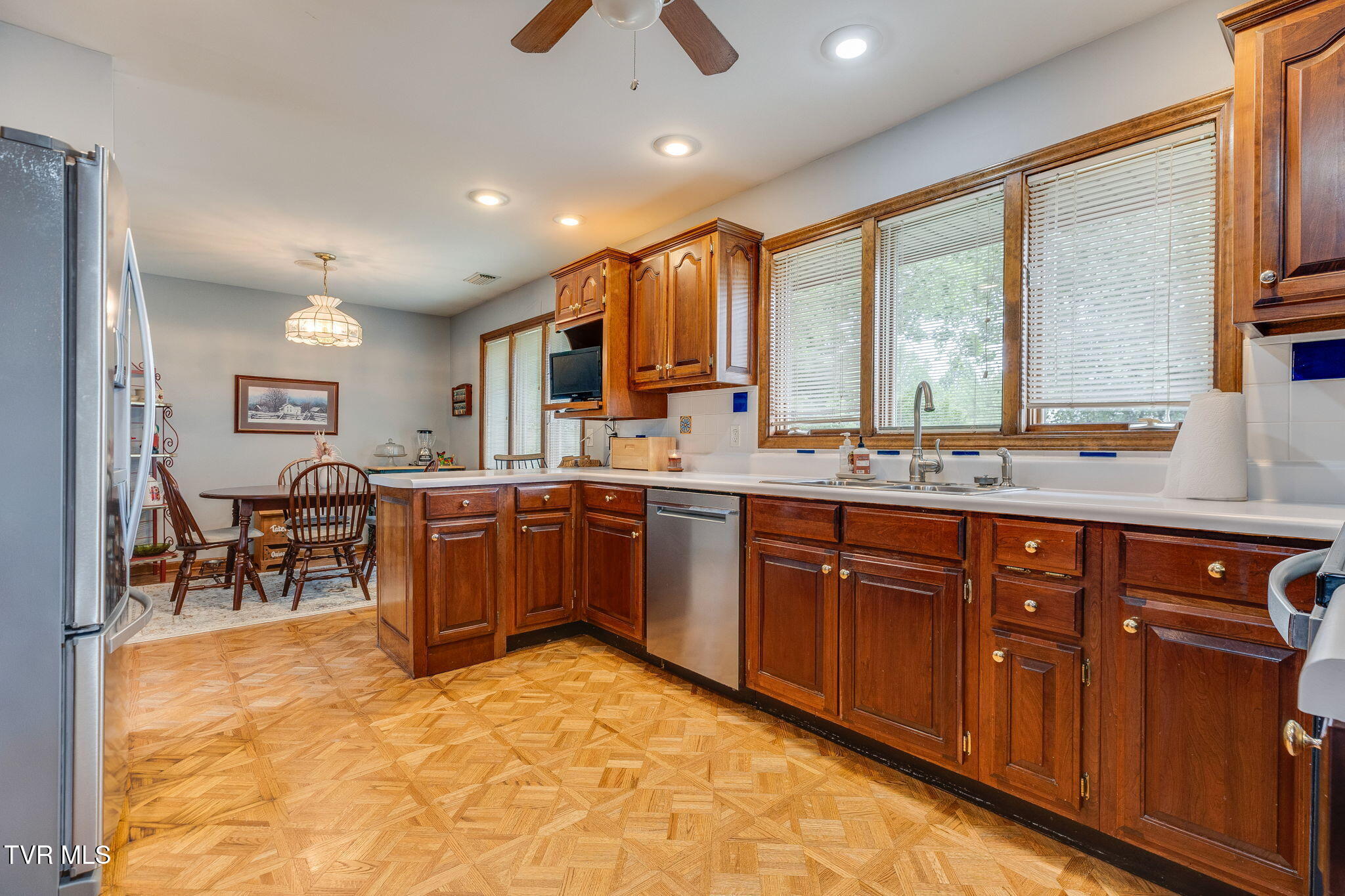 815 Quail Ridge Court Elizabethton, TN 37643 - Photo 15 of 40 012