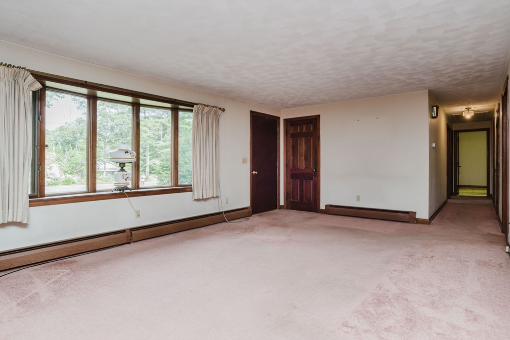 216 County Road East Freetown, MA 02717 - Photo 10 of 19