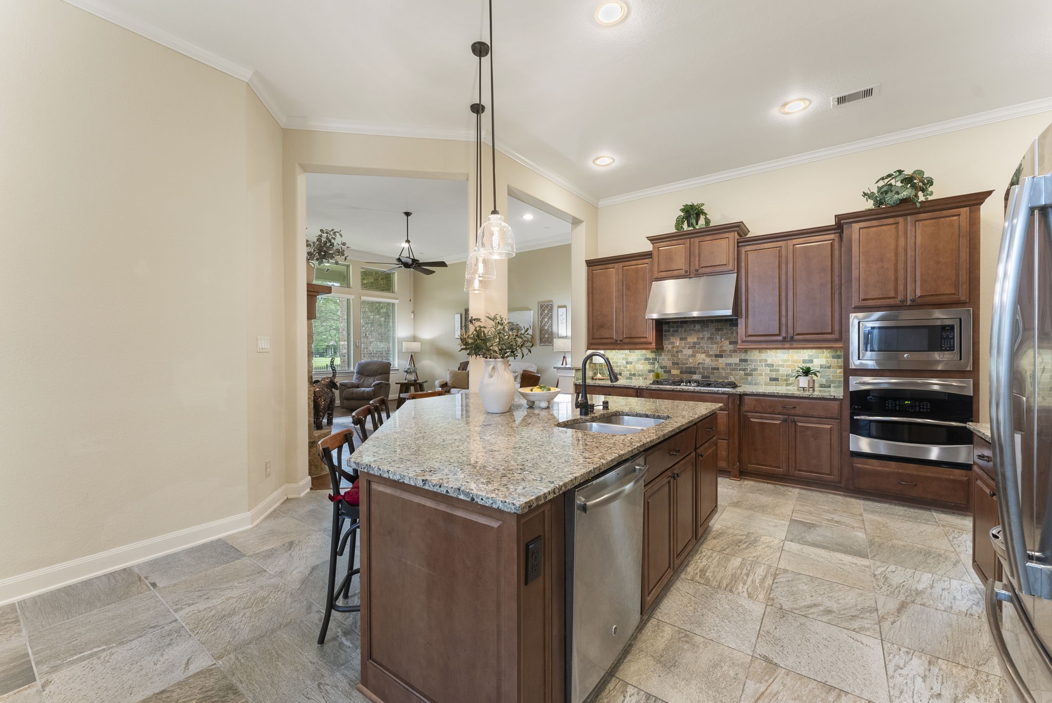4787 Jackson Square Drive Conroe, TX 77304 - Photo 10 of 35