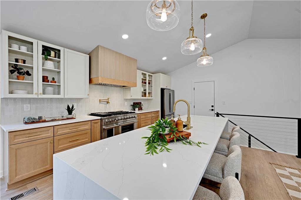 9427 Wenonga Road Leawood, KS 66206 - Photo 14 of 45