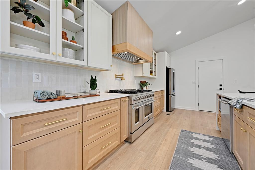 9427 Wenonga Road Leawood, KS 66206 - Photo 15 of 45