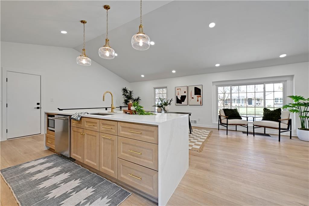 9427 Wenonga Road Leawood, KS 66206 - Photo 16 of 45