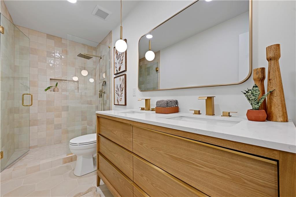 9427 Wenonga Road Leawood, KS 66206 - Photo 17 of 45