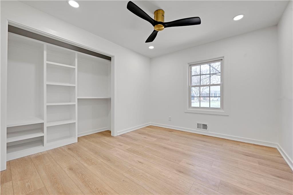 9427 Wenonga Road Leawood, KS 66206 - Photo 18 of 45