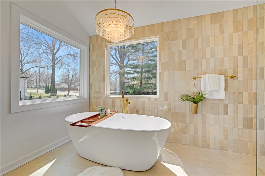 9427 Wenonga Road Leawood, KS 66206 - Photo 25 of 45