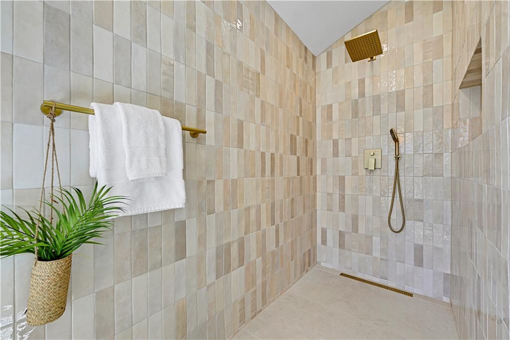 9427 Wenonga Road Leawood, KS 66206 - Photo 26 of 45