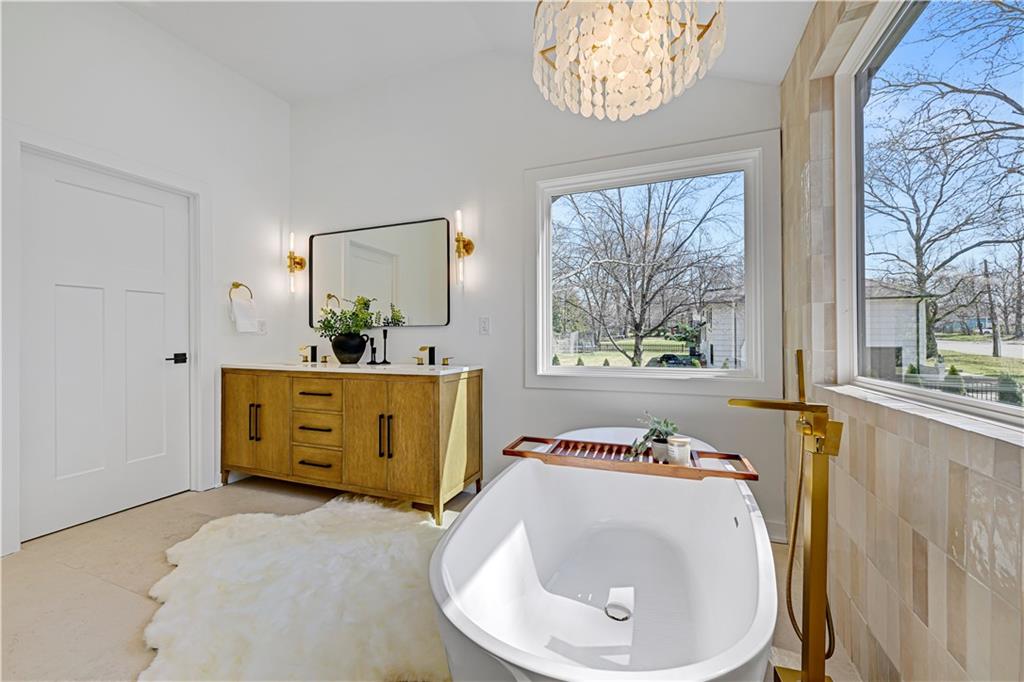 9427 Wenonga Road Leawood, KS 66206 - Photo 27 of 45