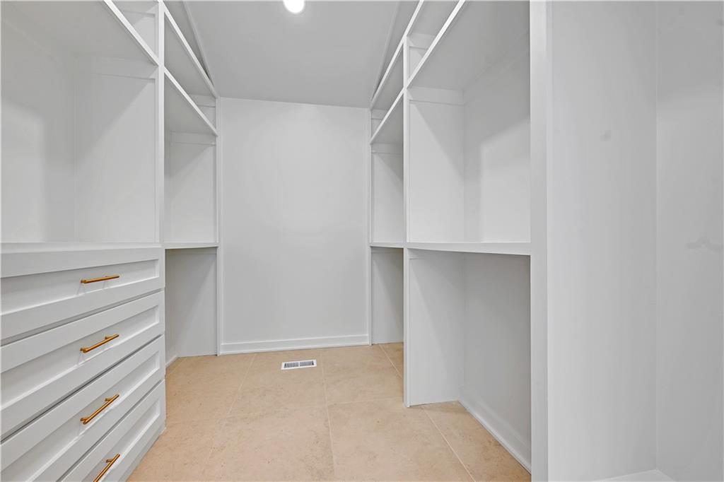 9427 Wenonga Road Leawood, KS 66206 - Photo 28 of 45