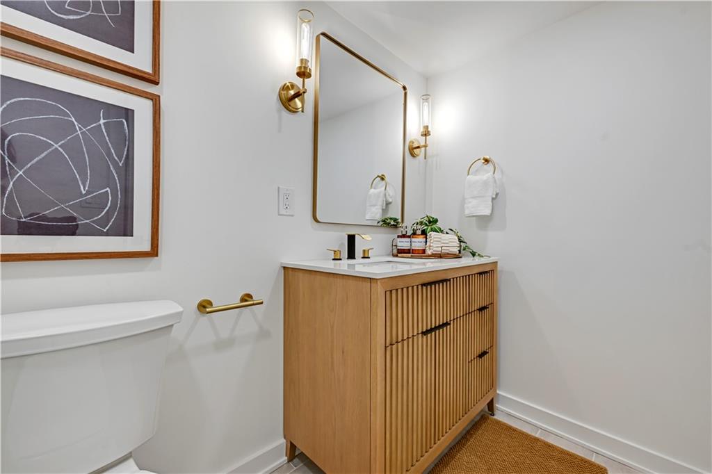 9427 Wenonga Road Leawood, KS 66206 - Photo 36 of 45