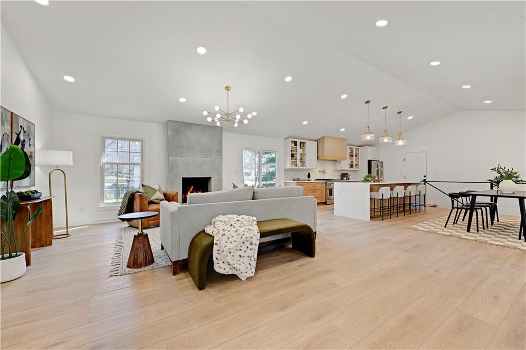 9427 Wenonga Road Leawood, KS 66206 - Photo 4 of 45