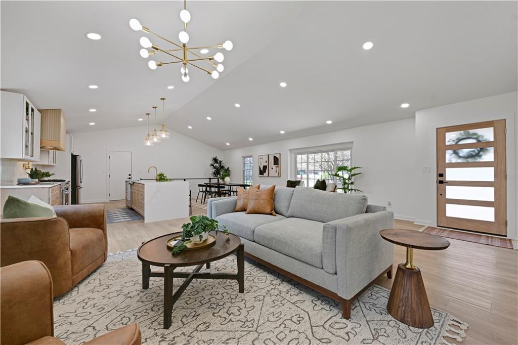 9427 Wenonga Road Leawood, KS 66206 - Photo 7 of 45