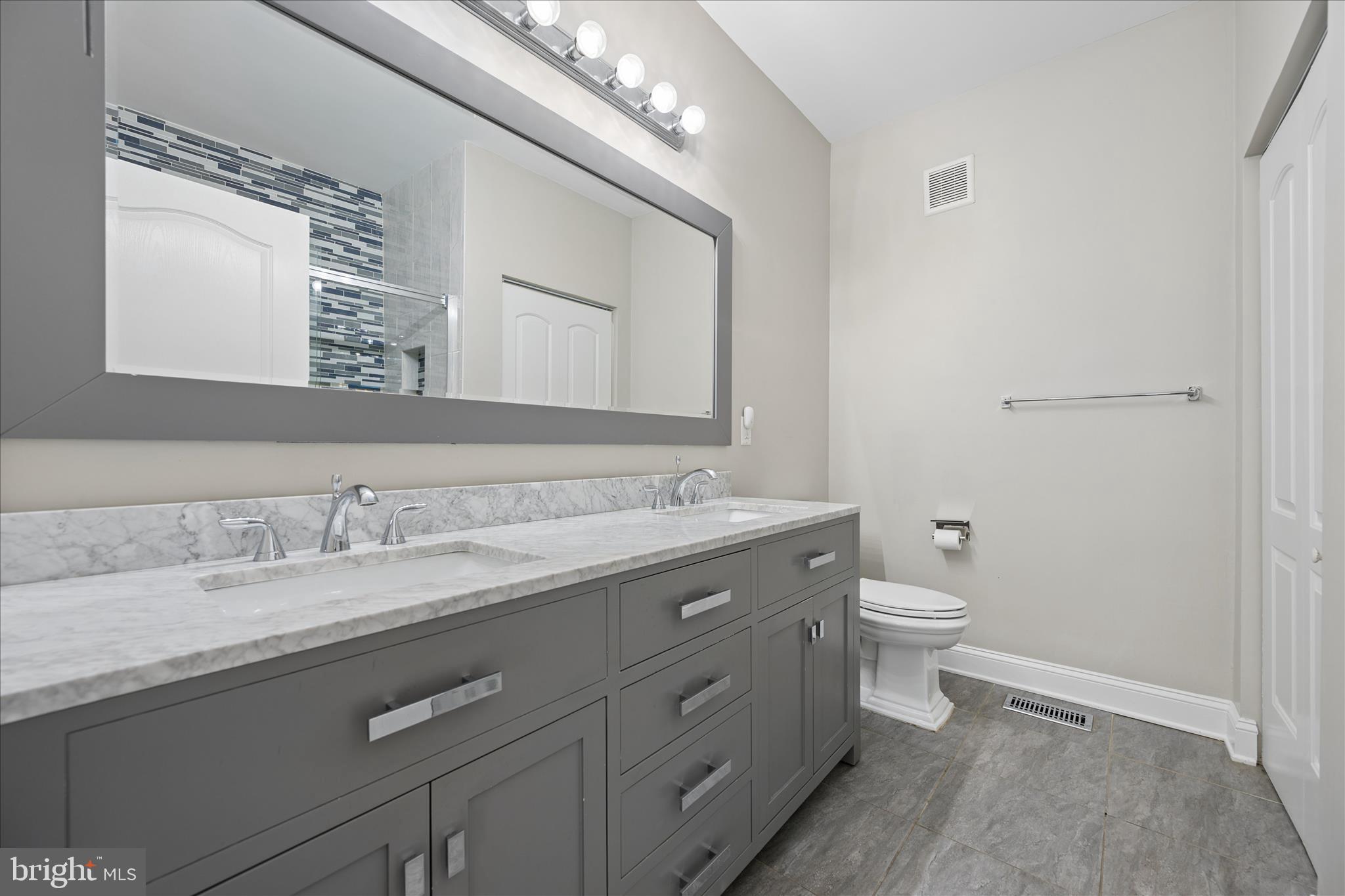 123 Bucksfield Road, Unit 123 Gaithersburg, MD 20878 - Photo 20 of 49 Primary Bathroom