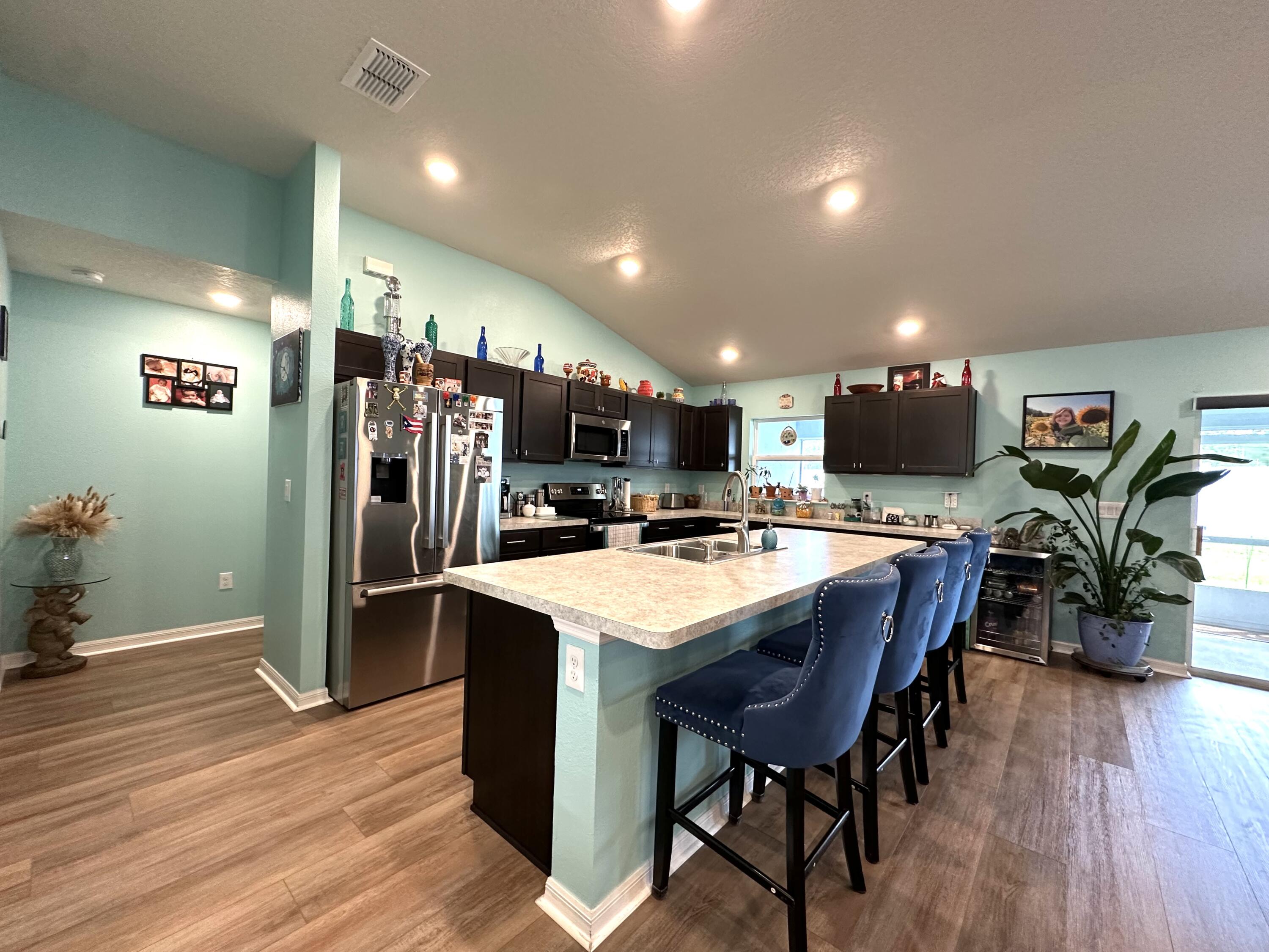 15329 Southwest 65th Ter Road Ocala, FL 34473 - Photo 5 of 28 Large Kitchen Island