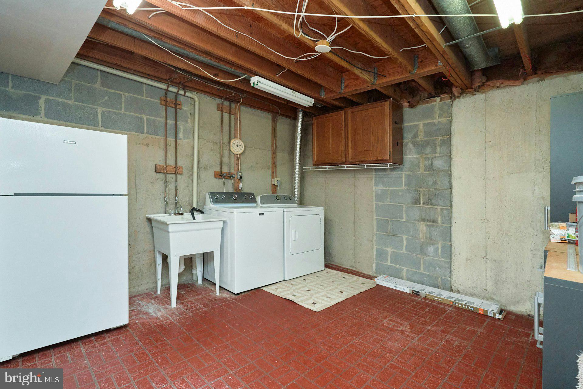 9634 Blincoe Court Burke, VA 22015 - Photo 26 of 53 a bathroom with a sink and a mirror