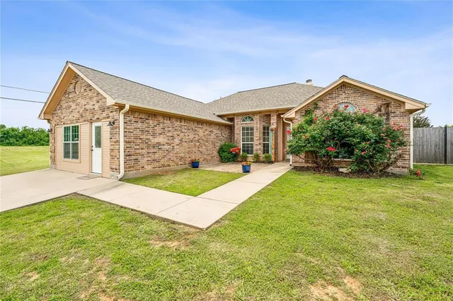 $359,000 | 500 Moonlight Trail, Stephenville, TX 76401