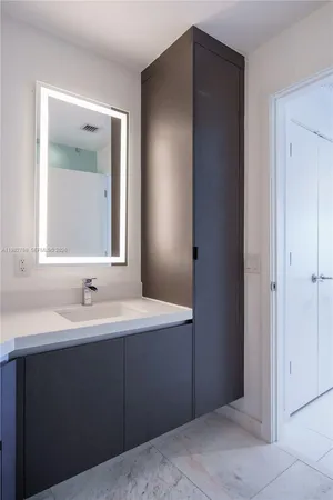 $5,200 | 851 Northeast 1st Avenue, Unit 4406, Miami, FL 33132