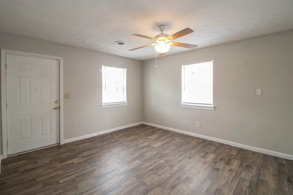 $705 | 404 Thompsonville Lane, Unit 13, Oak Grove, KY 42262