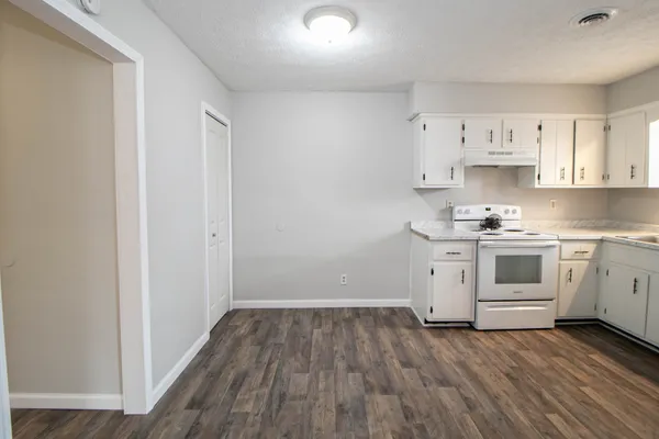 $705 | 404 Thompsonville Lane, Unit 13, Oak Grove, KY 42262