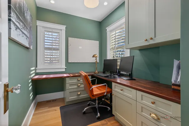 $1,695,000 | 90 East Woodland Road, Lake Forest, IL 60045