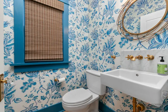 $1,695,000 | 90 East Woodland Road, Lake Forest, IL 60045