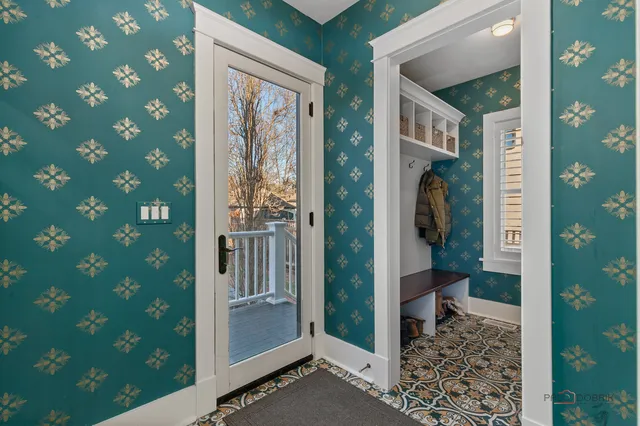 $1,695,000 | 90 East Woodland Road, Lake Forest, IL 60045