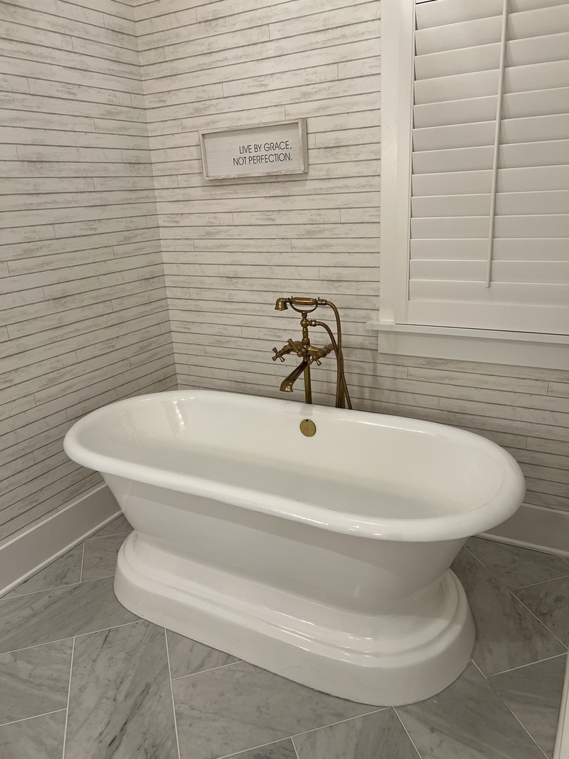 90 East Woodland Road Lake Forest, IL 60045 - Photo 29 of 40 a white bath tub sitting in a bathroom