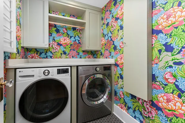 $1,695,000 | 90 East Woodland Road, Lake Forest, IL 60045