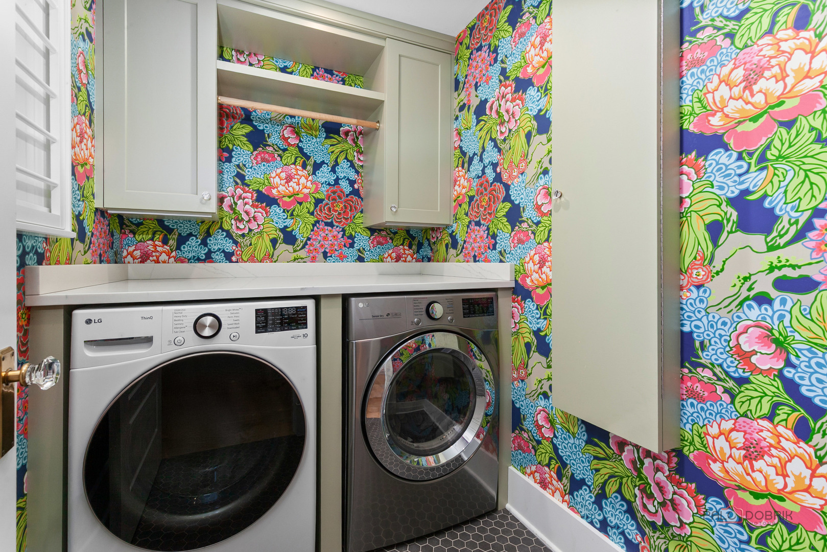 90 East Woodland Road Lake Forest, IL 60045 - Photo 31 of 40 a utility room with toys and washer