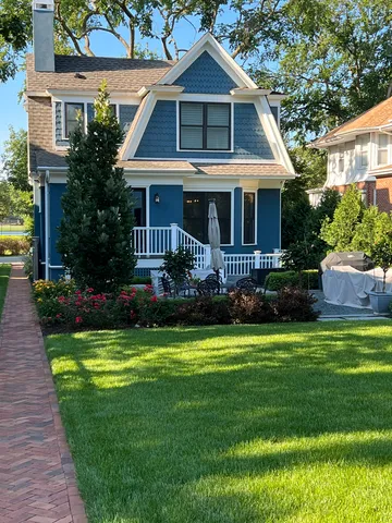 $1,695,000 | 90 East Woodland Road, Lake Forest, IL 60045