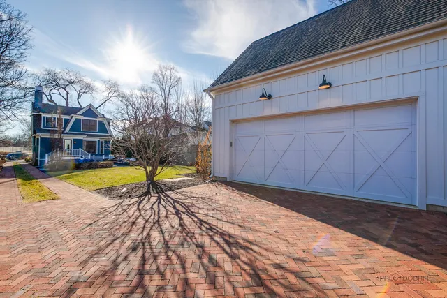 $1,695,000 | 90 East Woodland Road, Lake Forest, IL 60045