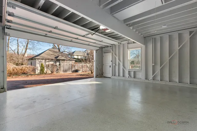 $1,695,000 | 90 East Woodland Road, Lake Forest, IL 60045