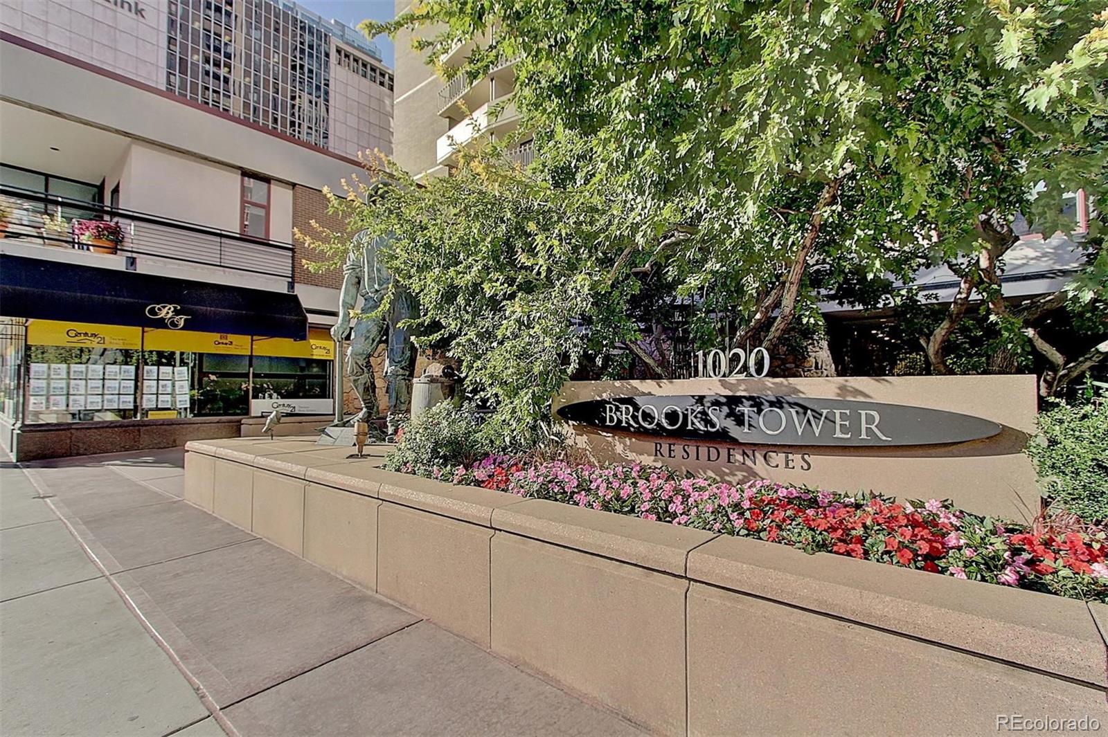 1020 15th Street, Unit 25J Denver, CO 80202 - Photo 27 of 34 a view of a street with flower plants