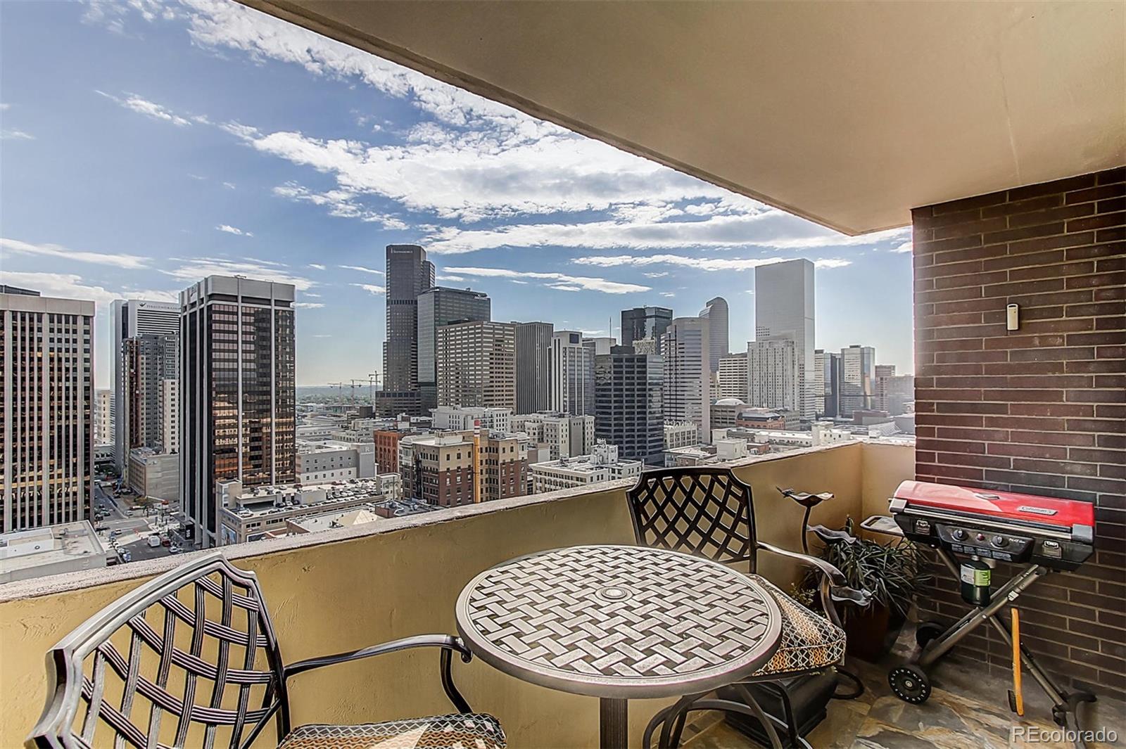 1020 15th Street, Unit 25J Denver, CO 80202 - Photo 8 of 34 a very nice looking dining room with a table and chairs