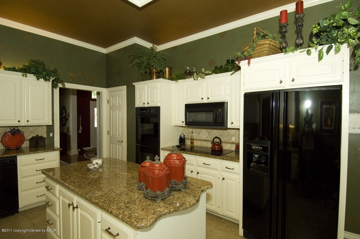 7821 Covington Parkway Amarillo, TX 79121 - Photo 22 of 53 a kitchen with stainless steel appliances granite countertop a sink and a refrigerator