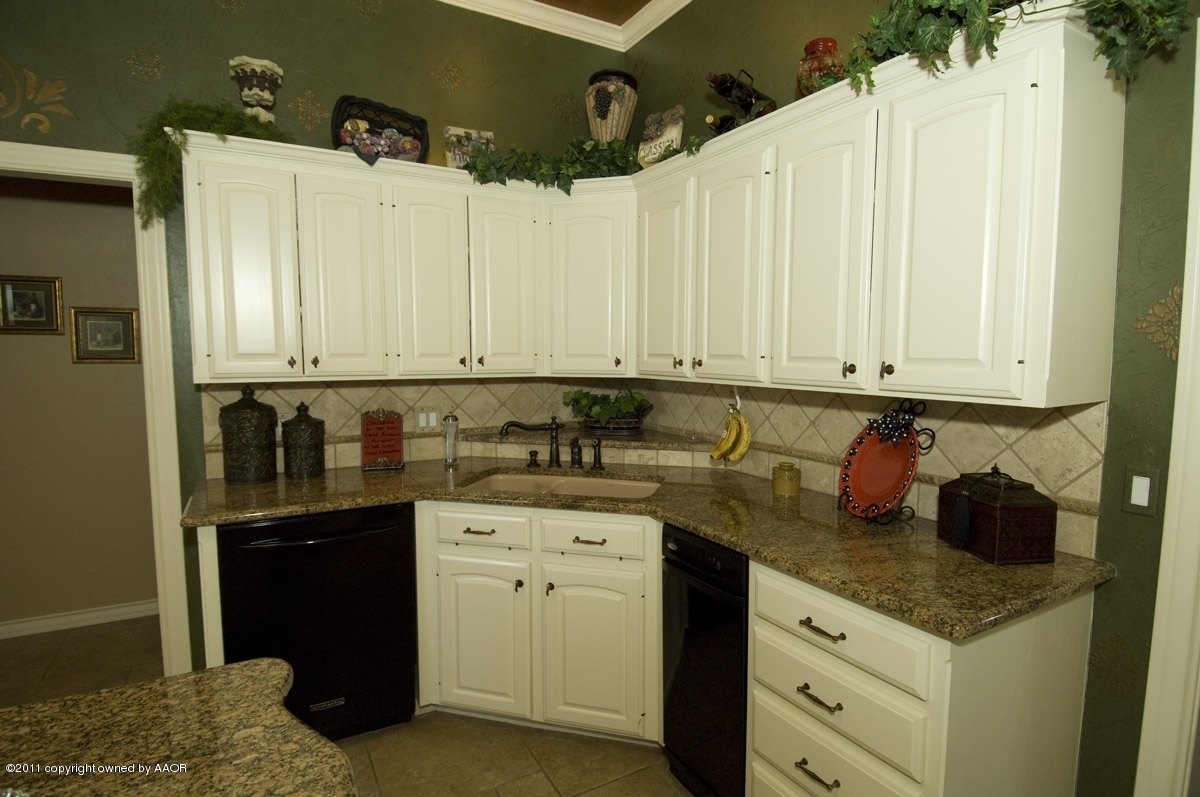 7821 Covington Parkway Amarillo, TX 79121 - Photo 24 of 53 a kitchen with stainless steel appliances granite countertop a sink and cabinets