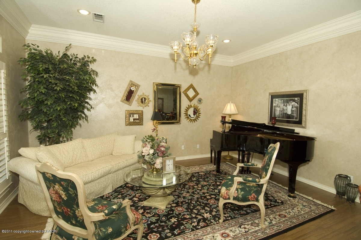 7821 Covington Parkway Amarillo, TX 79121 - Photo 27 of 53 a living room with furniture and a chandelier