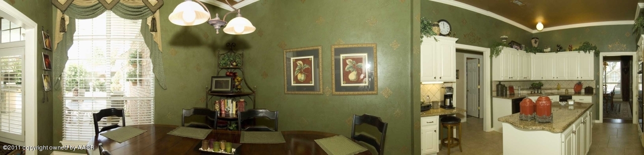 7821 Covington Parkway Amarillo, TX 79121 - Photo 28 of 53 a bathroom with a mirror