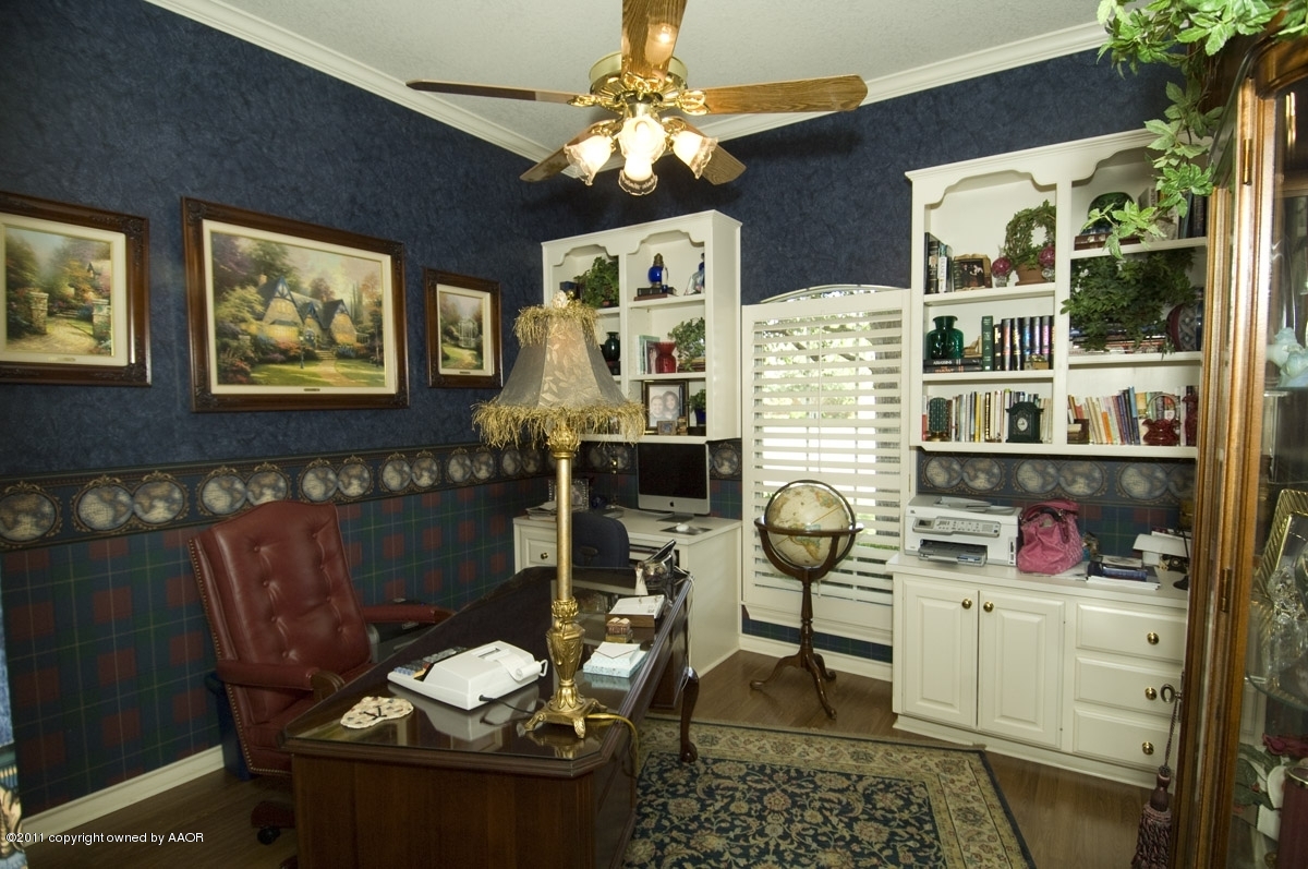 7821 Covington Parkway Amarillo, TX 79121 - Photo 42 of 53 a bed room with furniture and decor