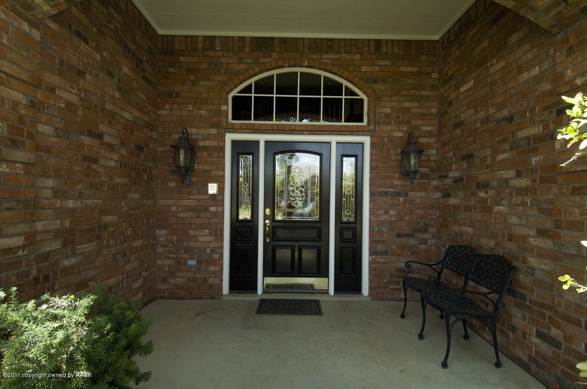 7821 Covington Parkway Amarillo, TX 79121 - Photo 43 of 53 a blue bench sitting in front of a building