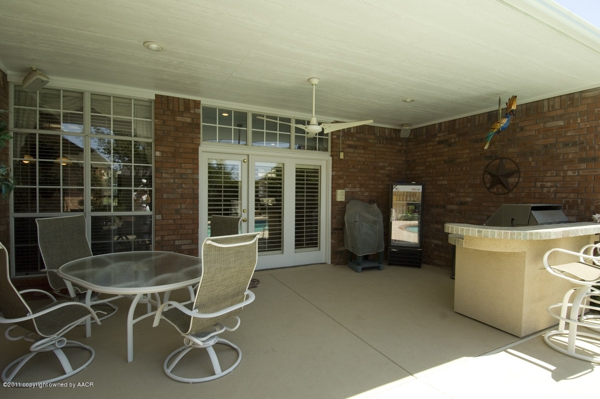 7821 Covington Parkway Amarillo, TX 79121 - Photo 44 of 53 a view of a chairs and table in a patio