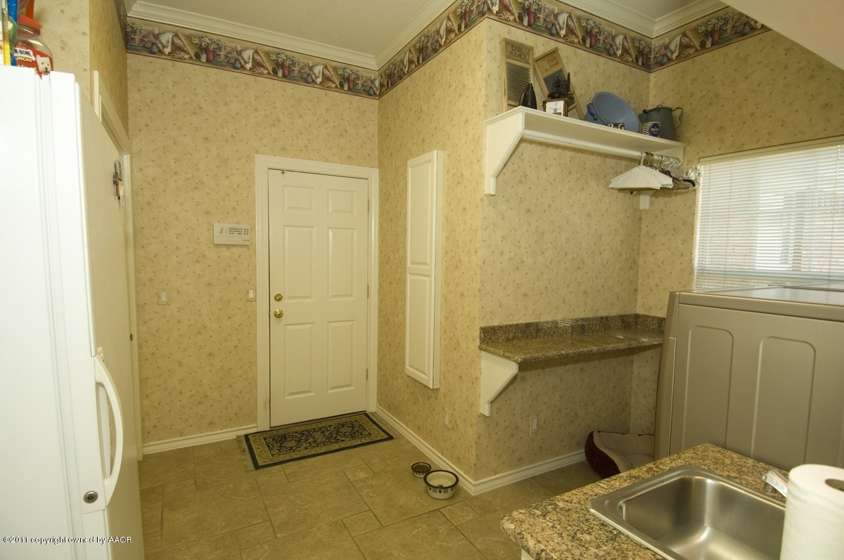7821 Covington Parkway Amarillo, TX 79121 - Photo 49 of 53 utility room view 1