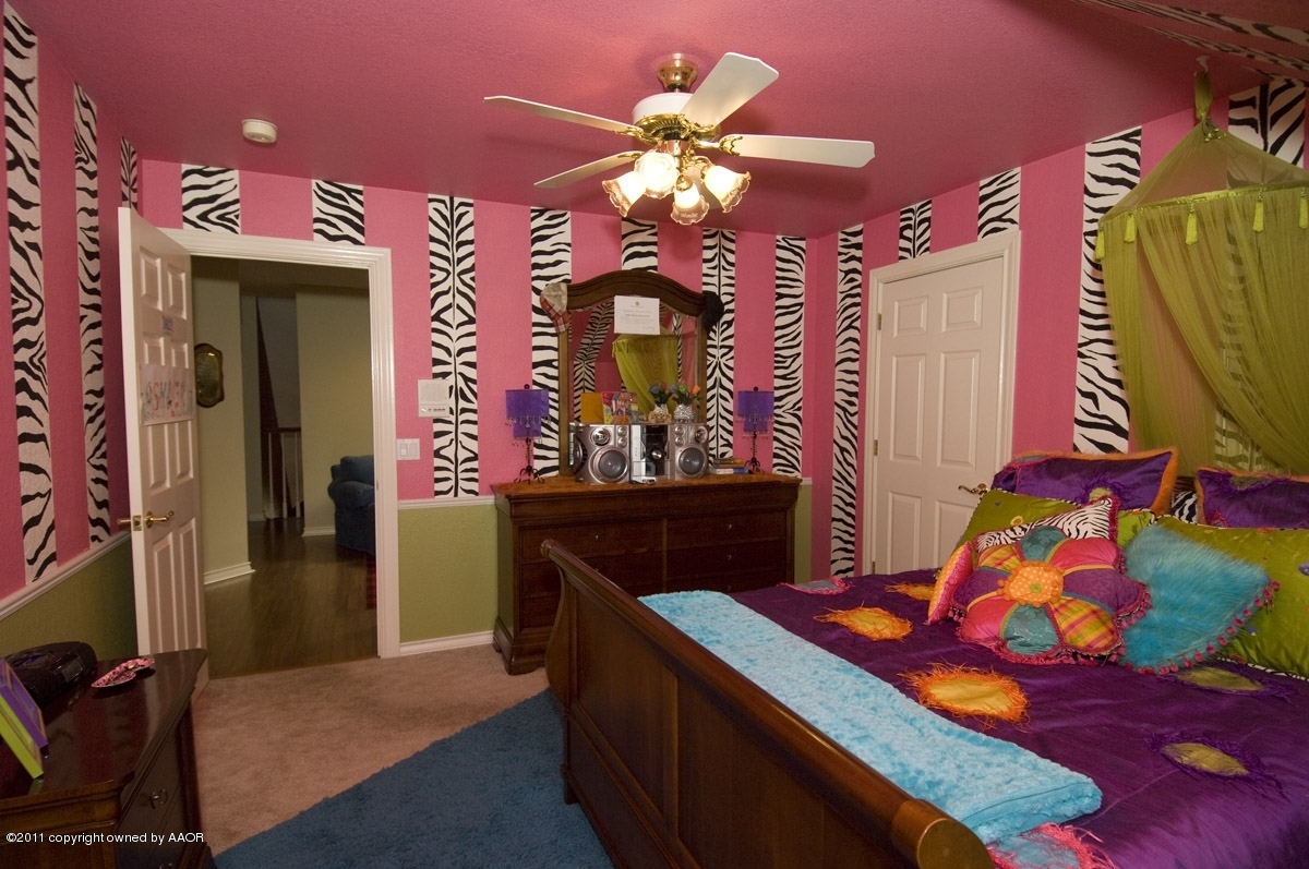 7821 Covington Parkway Amarillo, TX 79121 - Photo 7 of 53 a bedroom with a bed and a mirror on the dresser