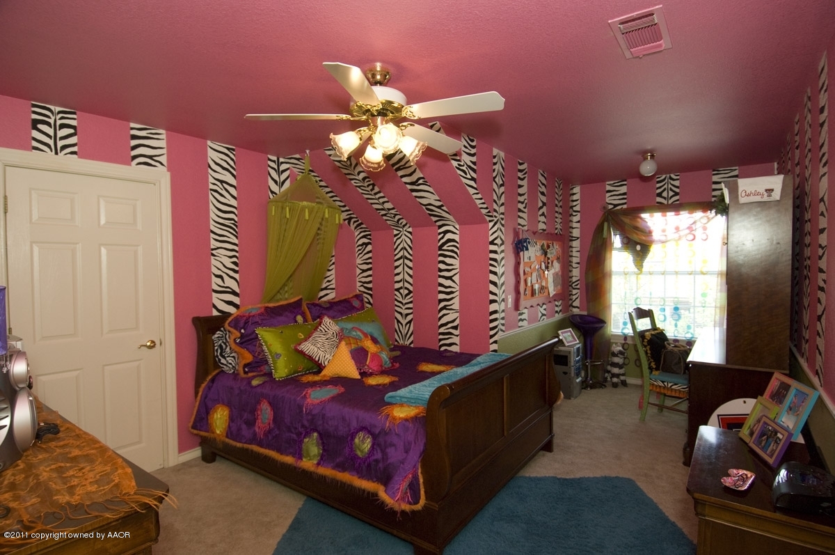 7821 Covington Parkway Amarillo, TX 79121 - Photo 8 of 53 a bedroom with furniture and a chandelier