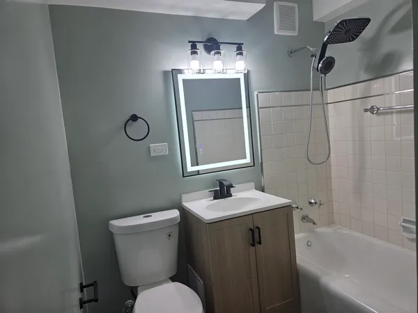 $149,900 | 2606 West Balmoral Avenue, Unit 507, Chicago, IL 60625